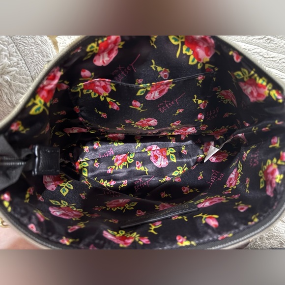 Betsey Johnson Black and White Chevron Crossbody Bag - Picture 12 of 12